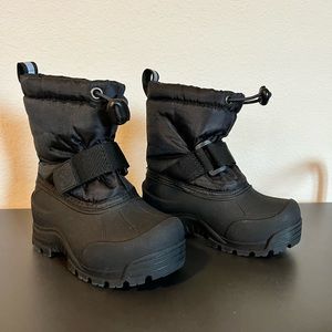 Toddler size 6 snow boots